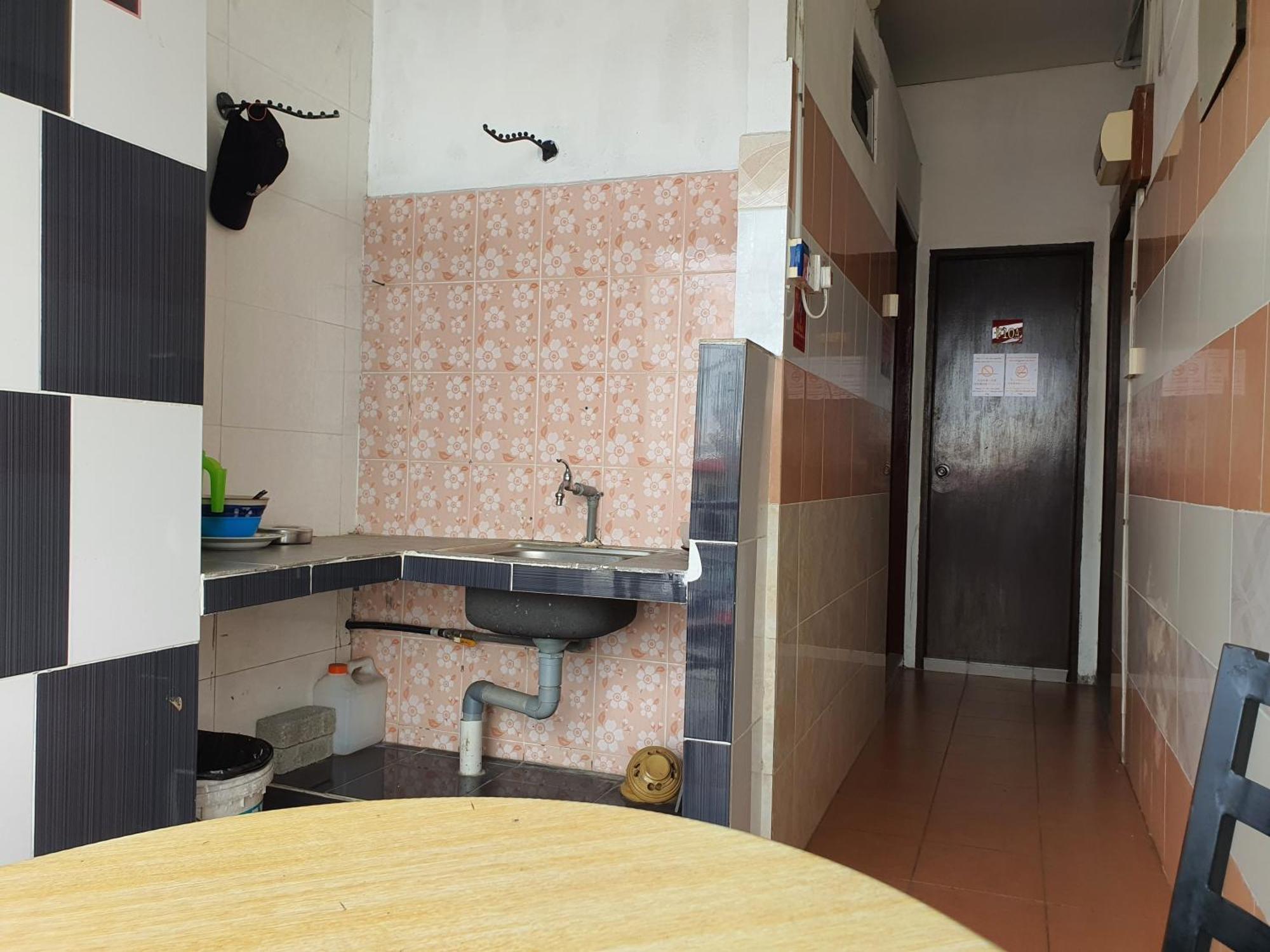 Oyo 90972 Jj Homestay Miri Eksteriør bilde