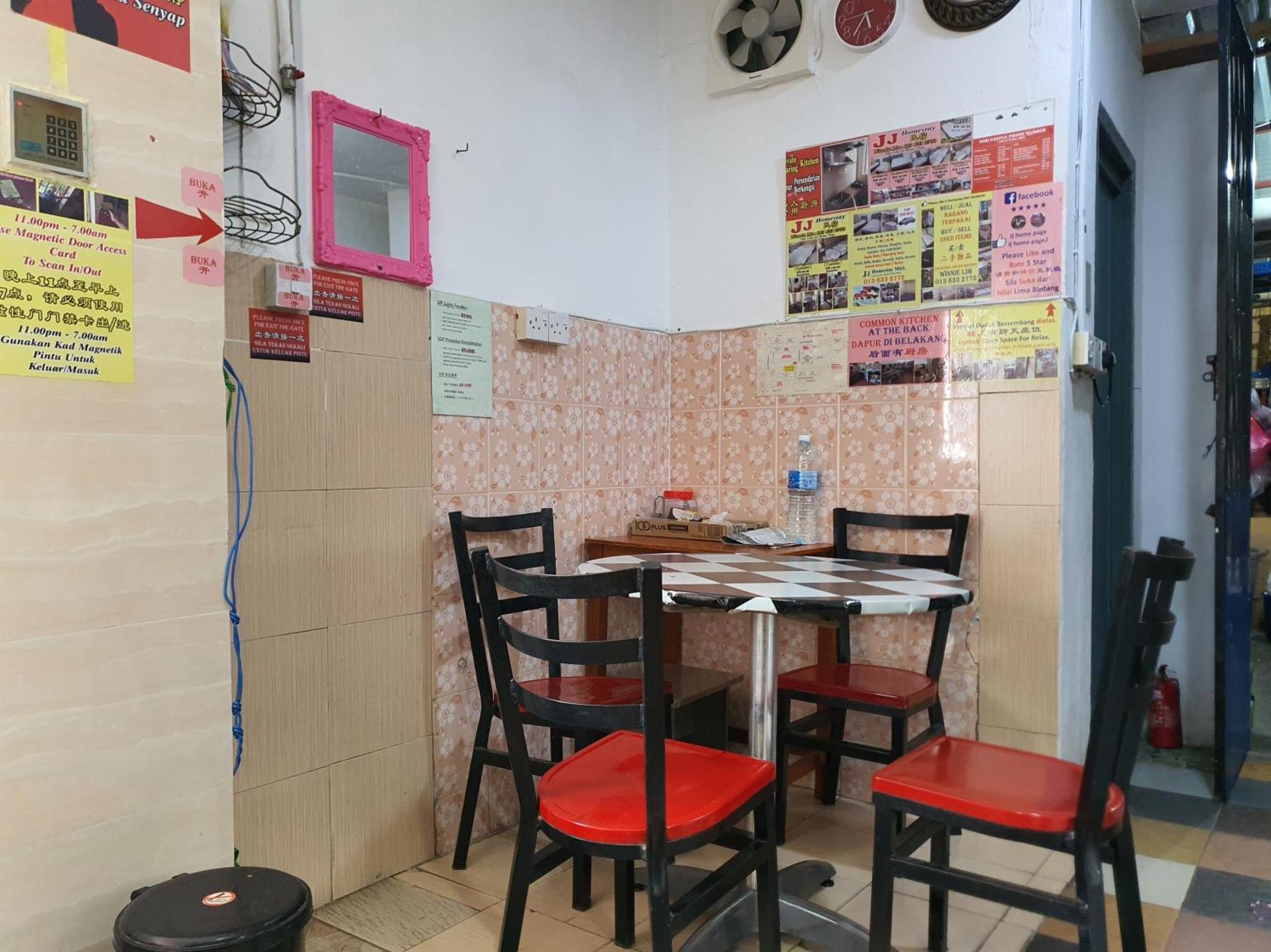 Oyo 90972 Jj Homestay Miri Eksteriør bilde