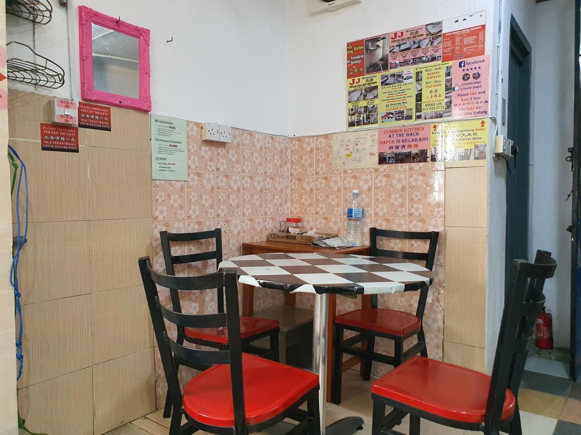Oyo 90972 Jj Homestay Miri Eksteriør bilde