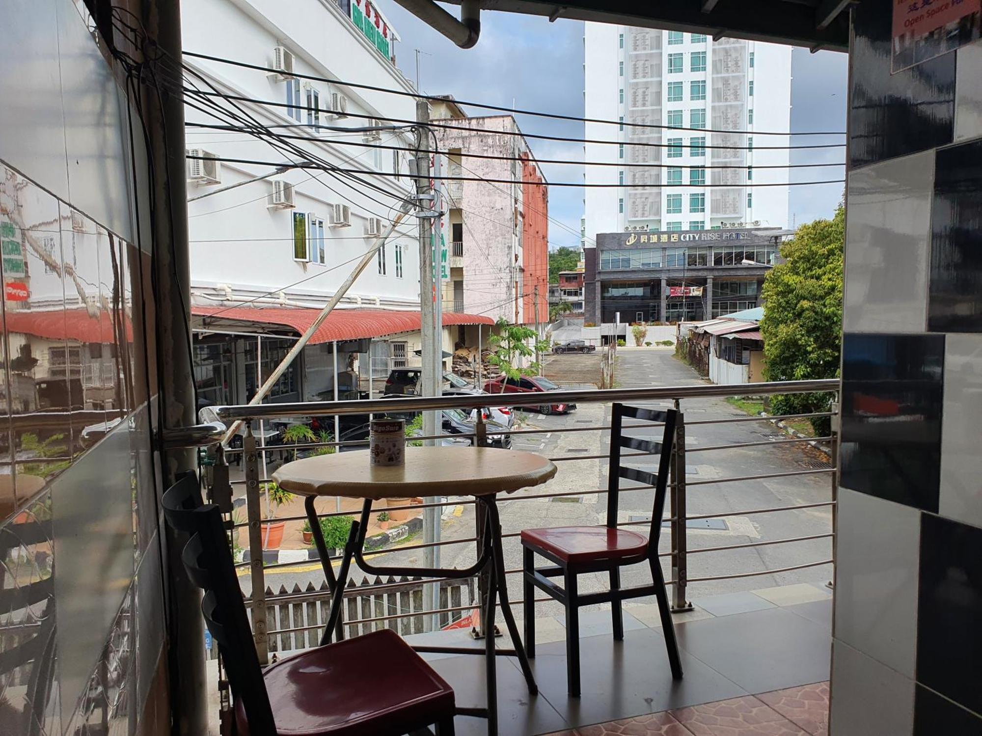 Oyo 90972 Jj Homestay Miri Eksteriør bilde