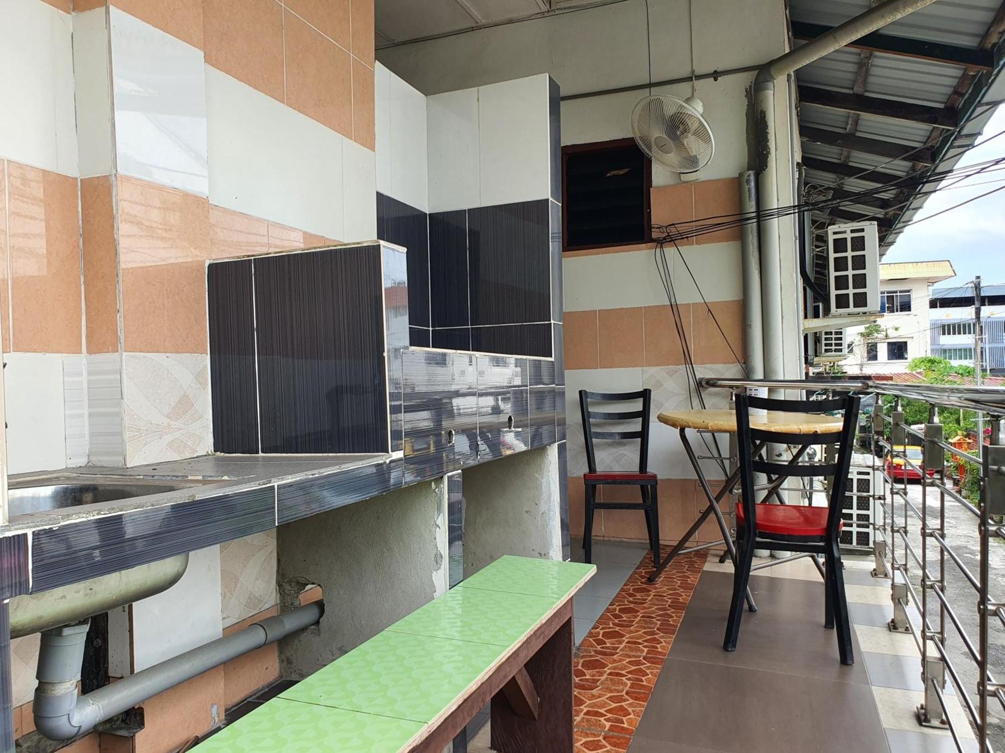 Oyo 90972 Jj Homestay Miri Eksteriør bilde
